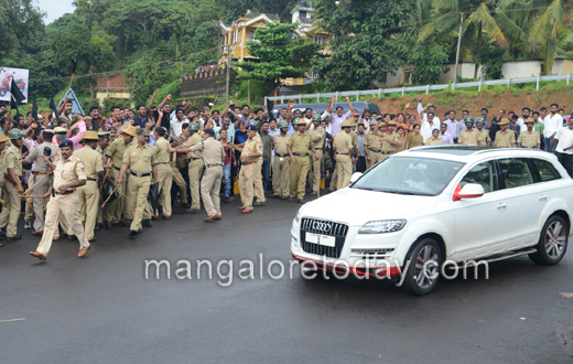 Eggs thrown at Ramya